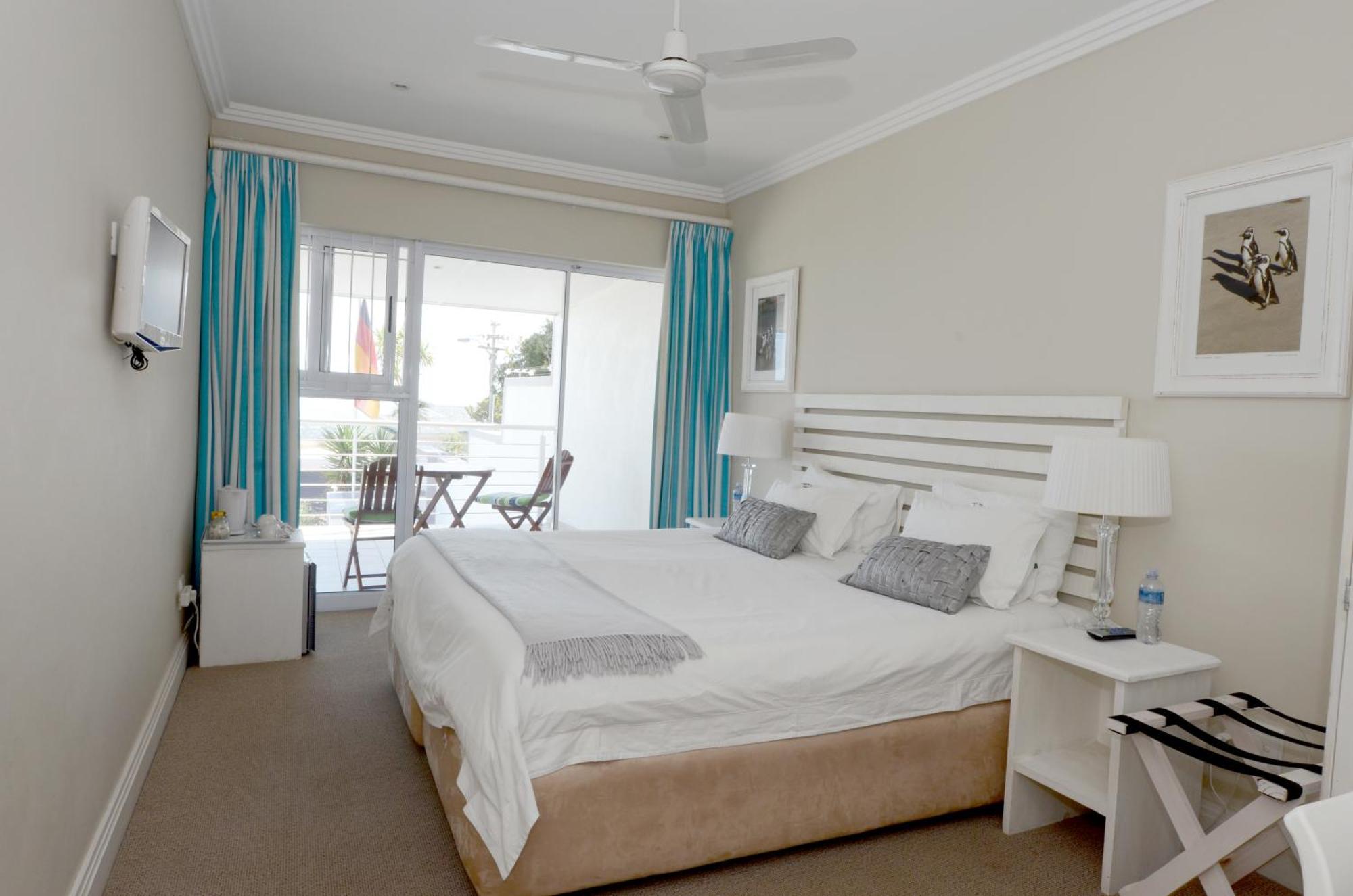 61 On Camps Bay Bed & Breakfast Cape Town Room photo